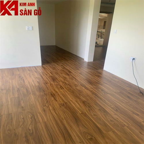 Sàn Gỗ Công Nghiệp 12MM KOSMOS-KB 1889